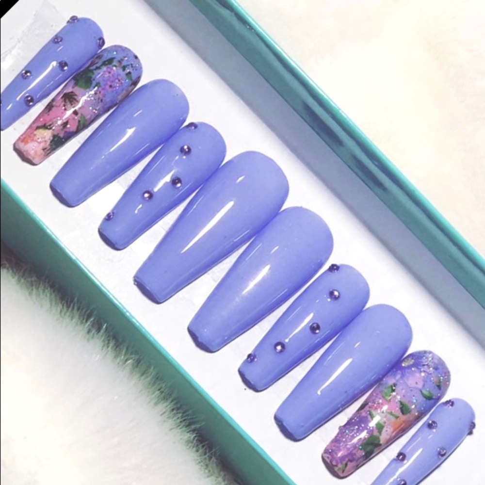 Press on nails